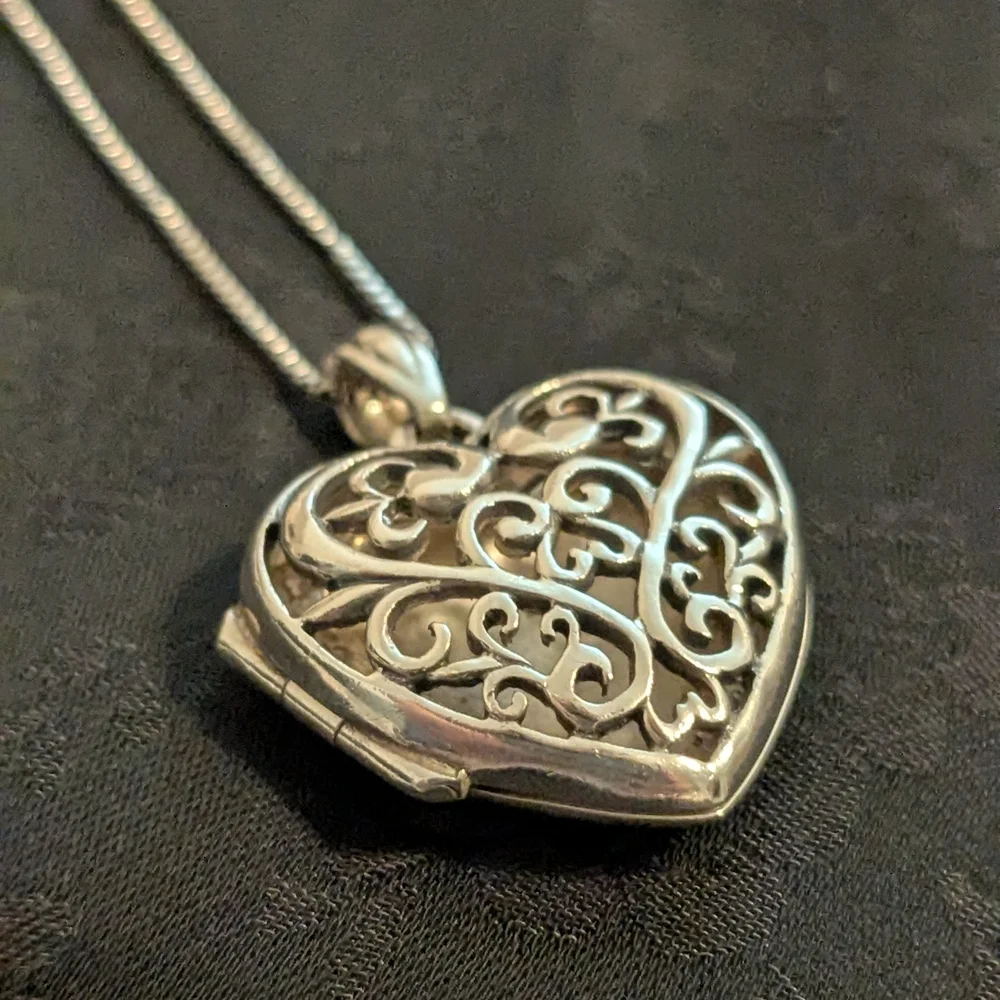 Vintage Art Deco Intricate Filigree 925 Sterling  Heart Locket Pendant Necklace - Picture 3 of 10